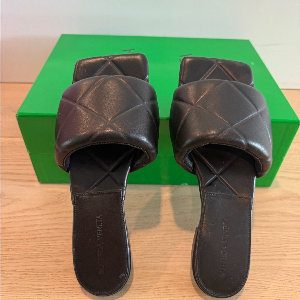 Bottega Veneta leather slides size 37